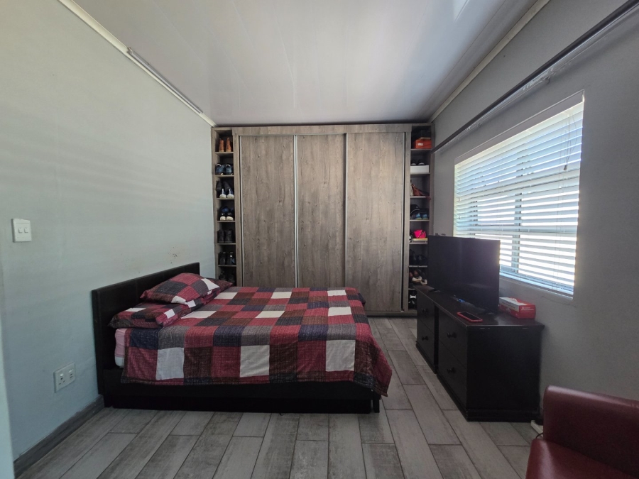 4 Bedroom Property for Sale in Wavecrest Western Cape